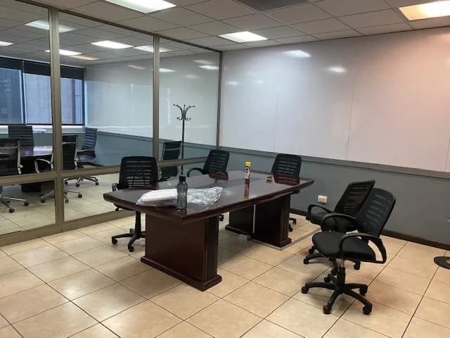 Oficina en Venta Edificio Dubai Center zona 10 — foto 1 de 8