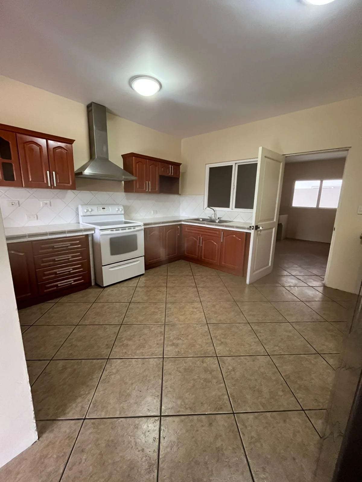 Apartamento en Renta – Zona 14 — foto 4 de 12
