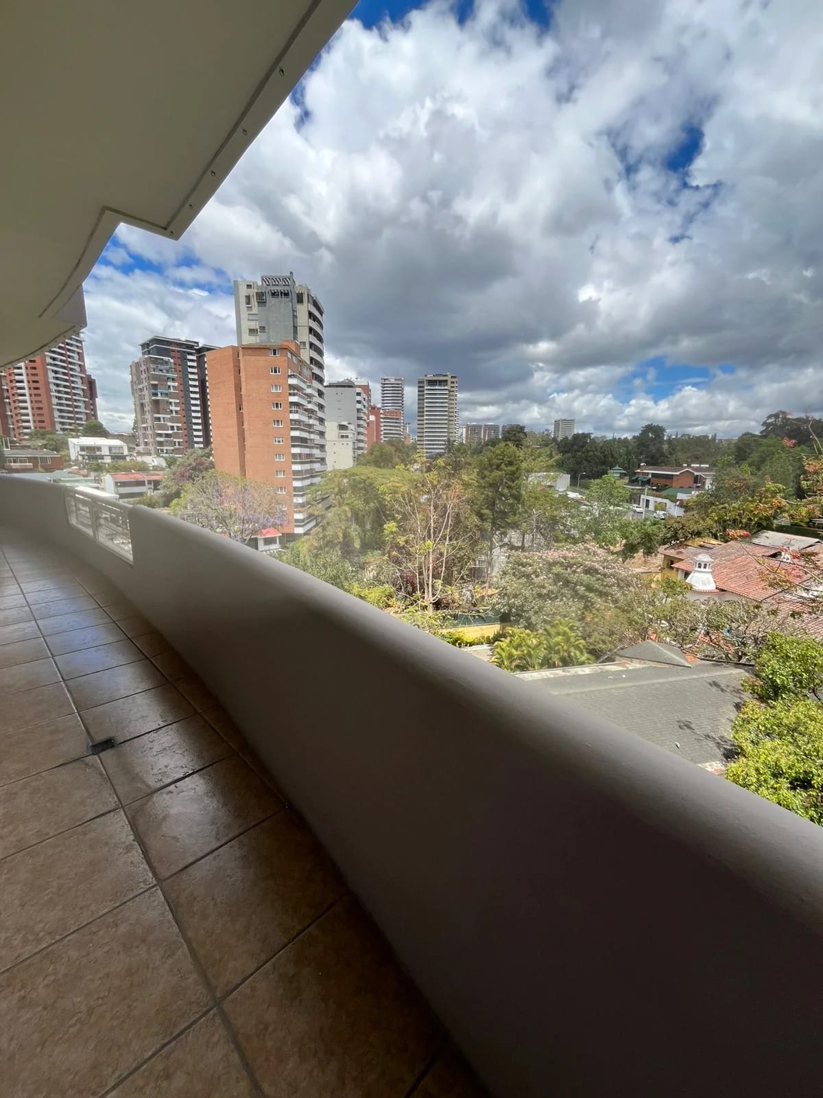 Apartamento en Renta – Zona 14 — foto 3 de 12