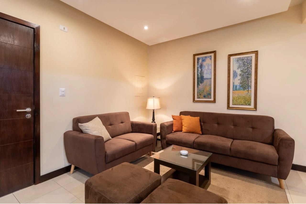 APARTAMENTO EN RENTA – EDIFICIO COBELLA, ZONA 14 — foto 1 de 10