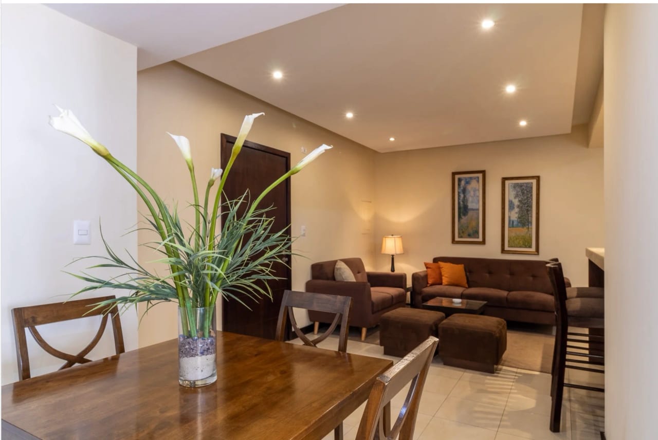 APARTAMENTO EN RENTA – EDIFICIO COBELLA, ZONA 14 — foto 3 de 10