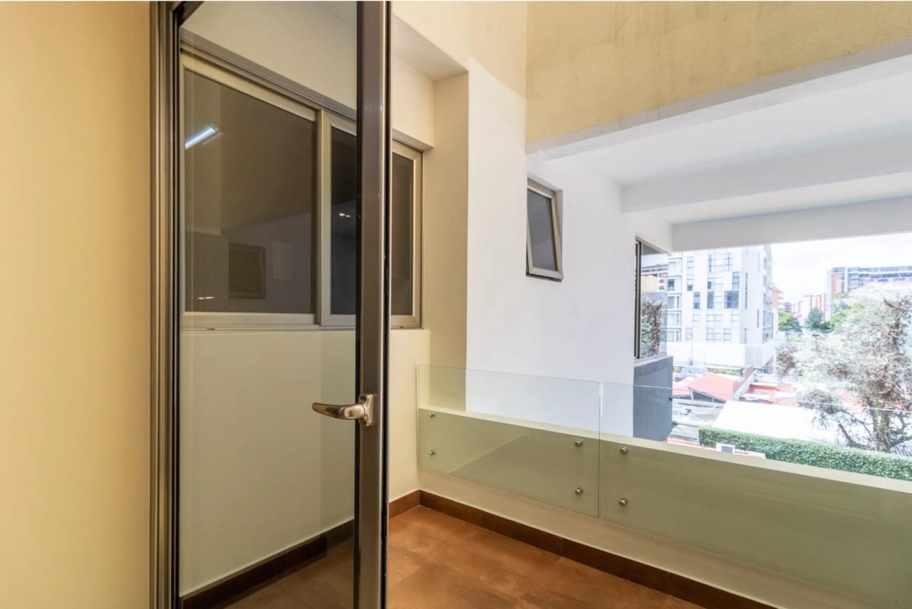 APARTAMENTO EN RENTA – EDIFICIO COBELLA, ZONA 14 — foto 9 de 10