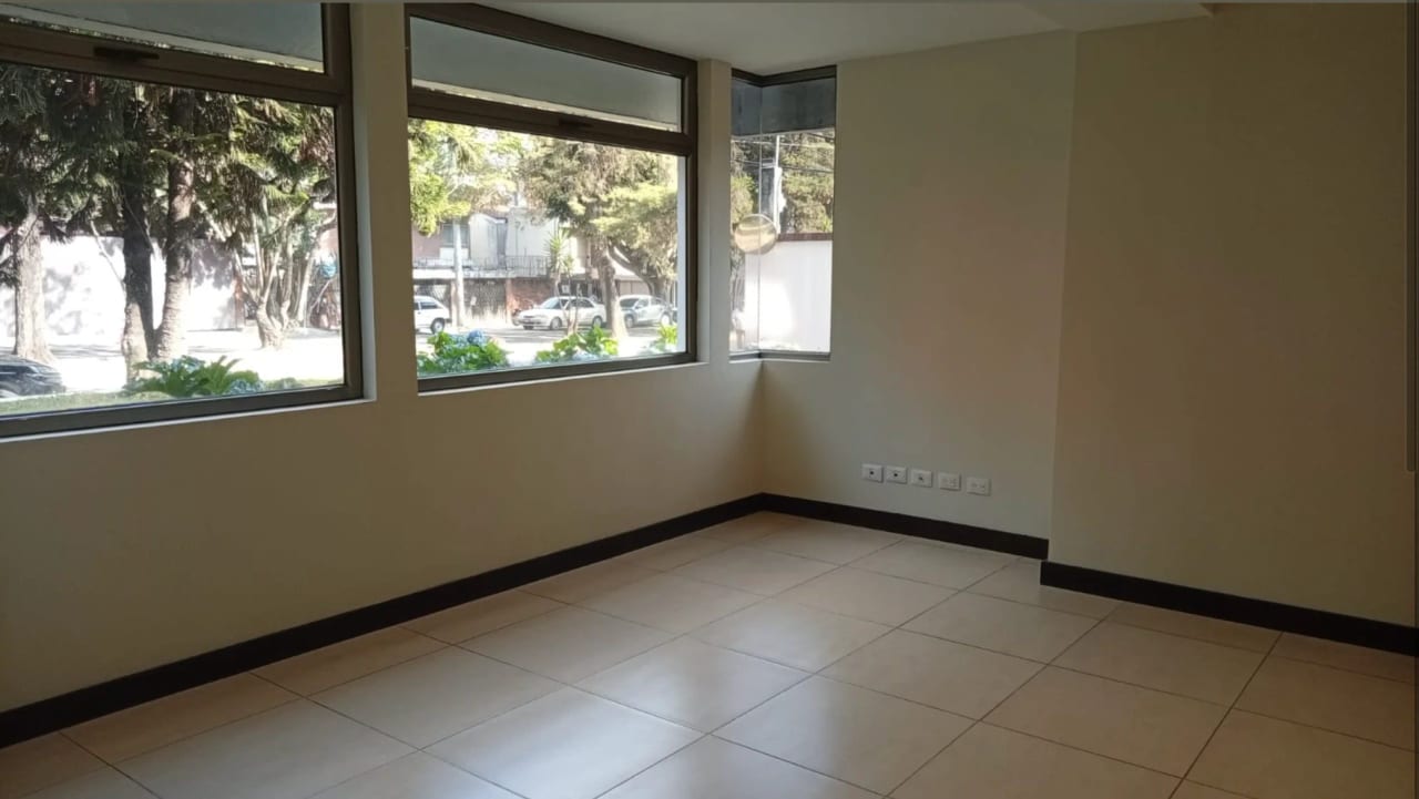 Oficina en Renta - Edificio Cobella Zona 14 — foto 2 de 10