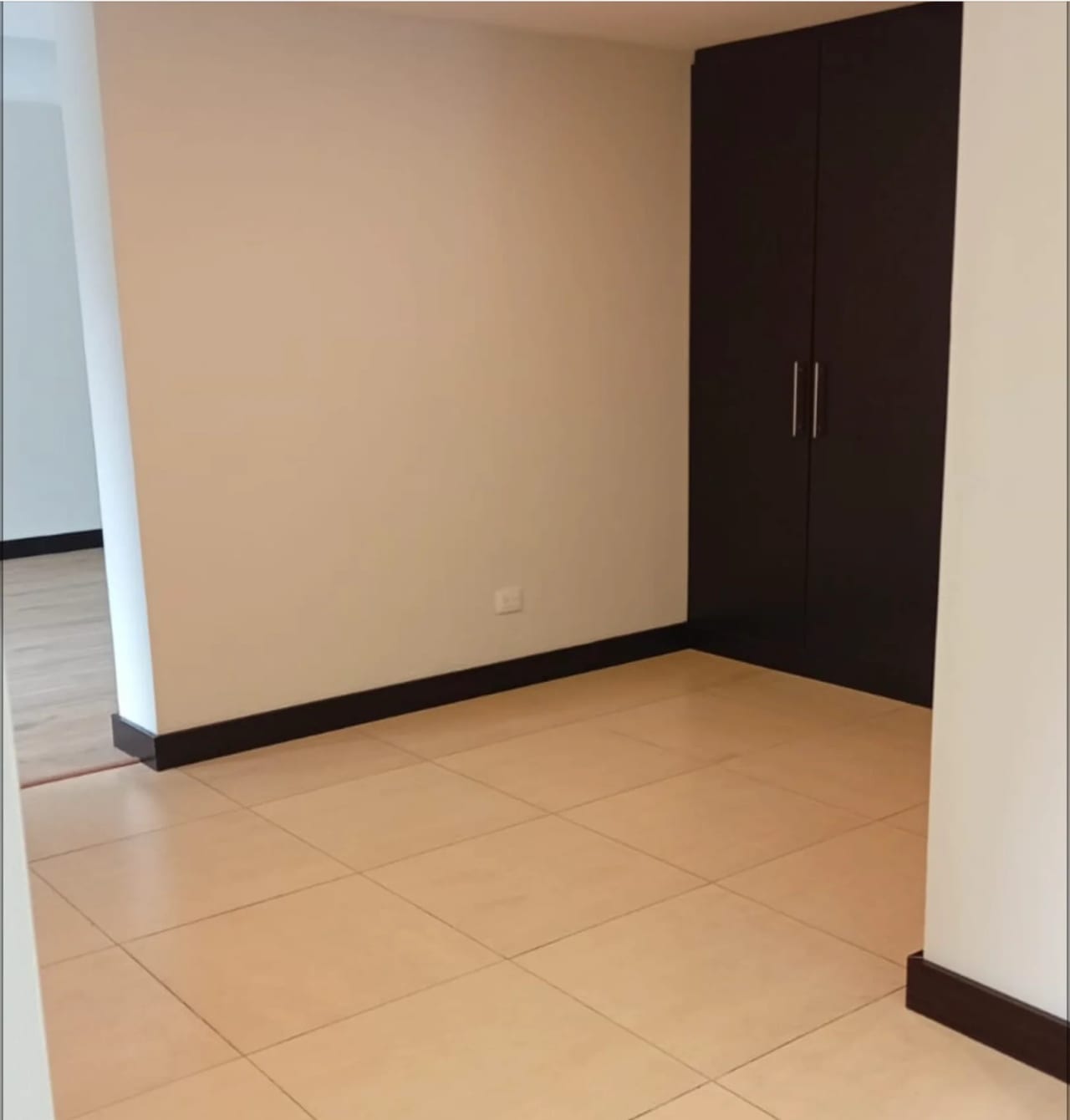 Oficina en Renta - Edificio Cobella Zona 14 — foto 5 de 10