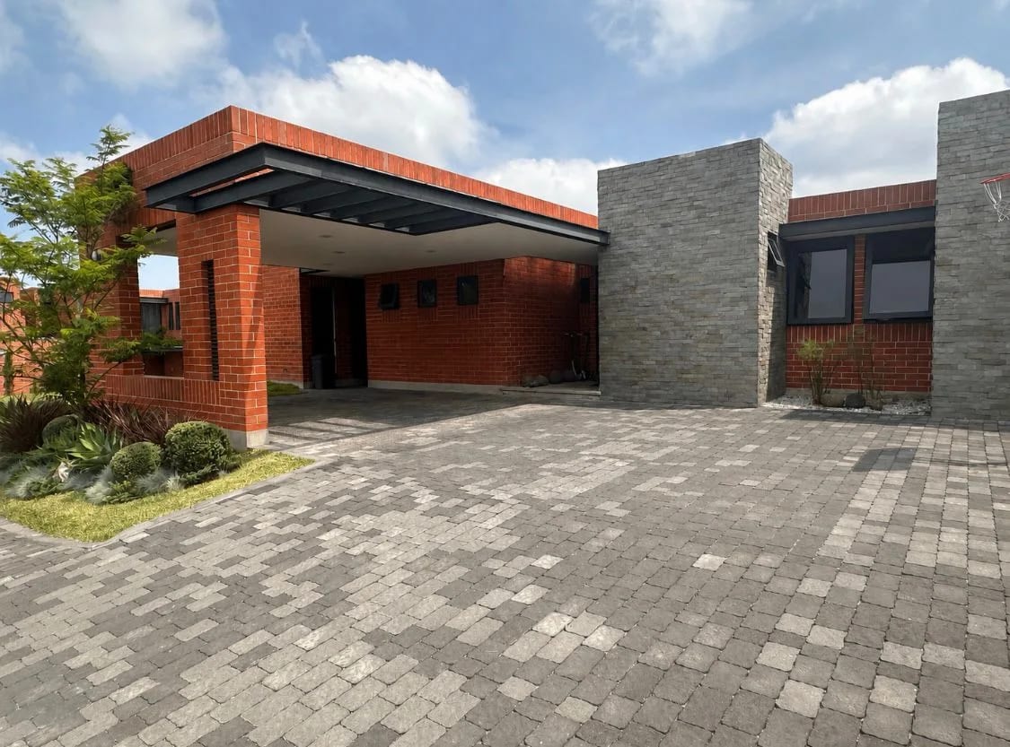Espectacular resdiencia de un nivel en Residencias Concepcíon — foto 1 de 3