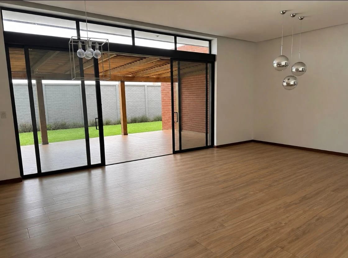 Espectacular resdiencia de un nivel en Residencias Concepcíon — foto 2 de 3