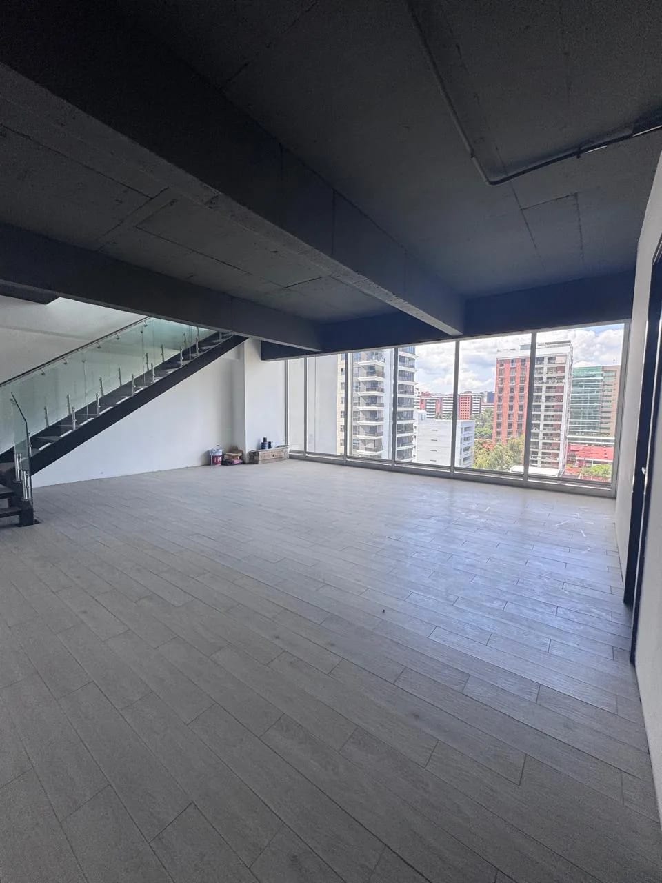 Oficina en Renta – Vasanta Business Center, Zona 10 — foto 1 de 9