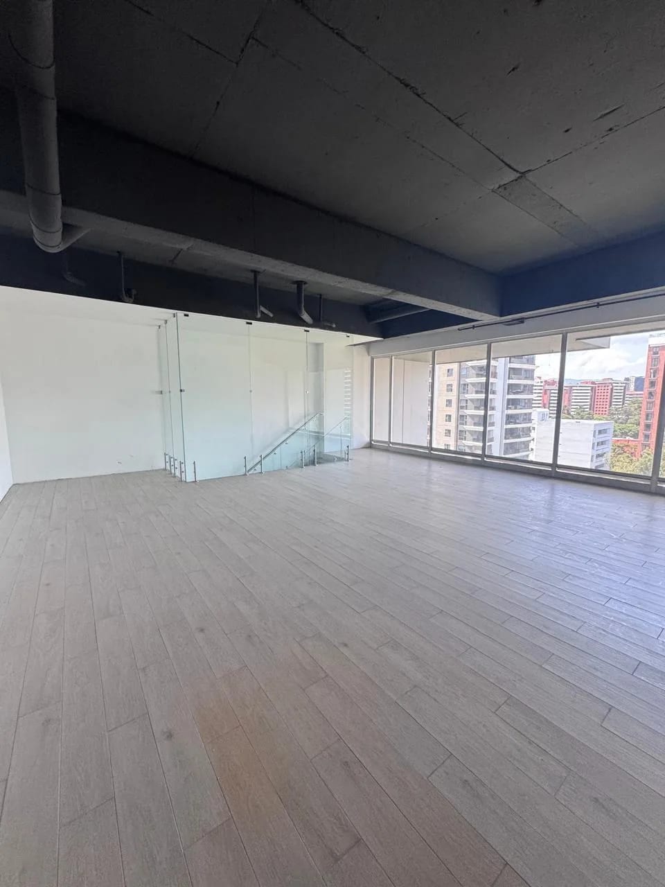 Oficina en Renta – Vasanta Business Center, Zona 10 — foto 2 de 9