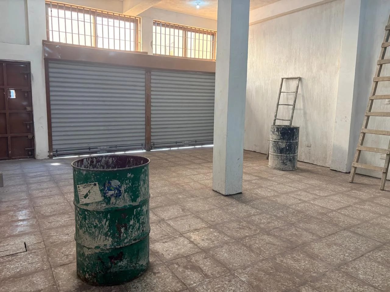 EDIFICIO NUEVO DE TRES NIVELES EN VENTA – AVENIDA BOLÍVAR — foto 2 de 8