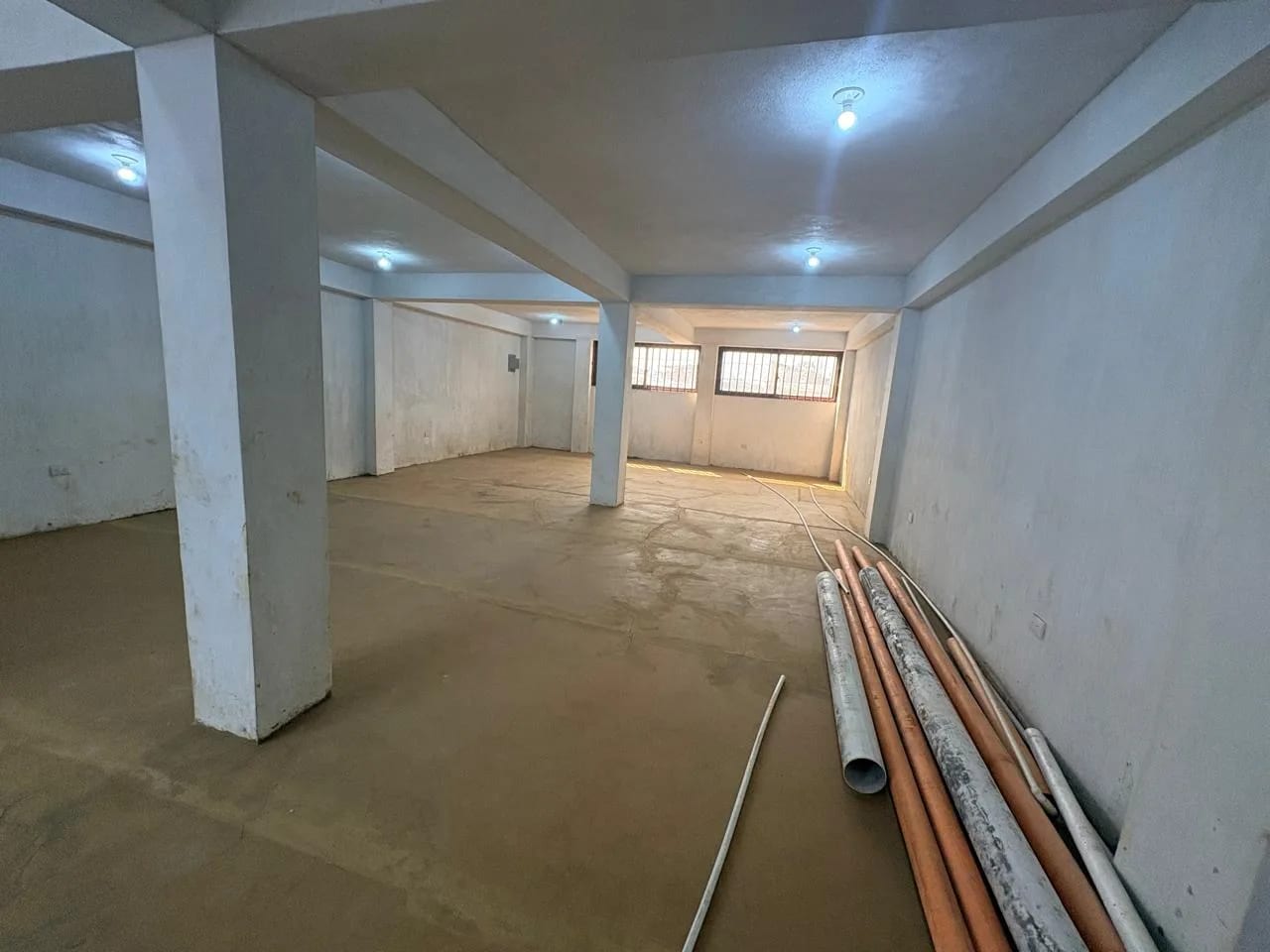 EDIFICIO NUEVO DE TRES NIVELES EN VENTA – AVENIDA BOLÍVAR — foto 4 de 8