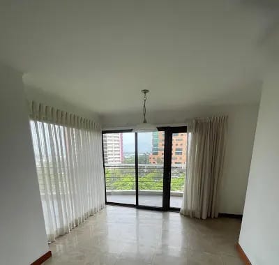 Apartamento en Renta Tadeus – Zona 14 — foto 3 de 17
