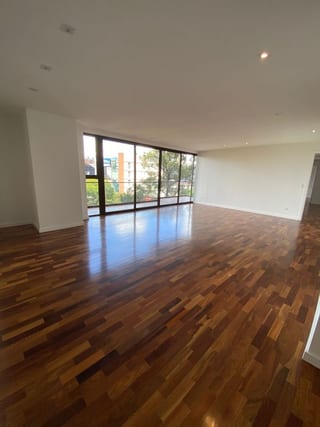 Apartamentos en renta Zona 10 — miniatura 1 de 12