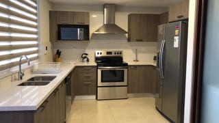 Apartamento amueblado en renta zona 14 — miniatura 9 de 11