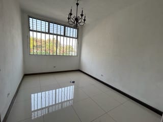 Propiedad en renta km 8 CES Edificio de 1000 metros con 2 niveles — miniatura 9 de 15