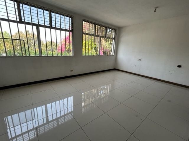 Propiedad en renta km 8 CES Edificio de 1000 metros con 2 niveles — foto 3 de 15