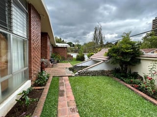 Casa en venta en esquina en OAKLAND zona 10 — miniatura 1 de 5