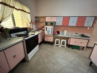 Casa en renta para vivienda u oficina zona 10 — miniatura 14 de 17