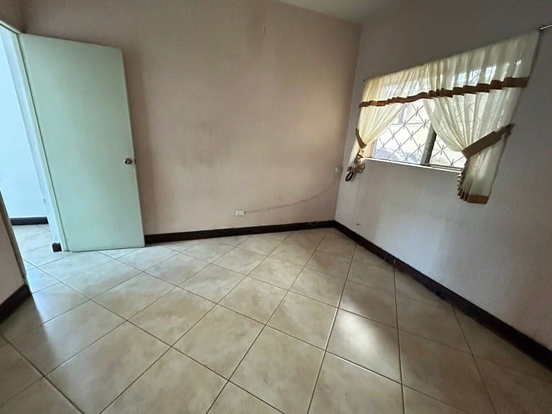 Casa en renta para vivienda u oficina zona 10 — foto 3 de 17