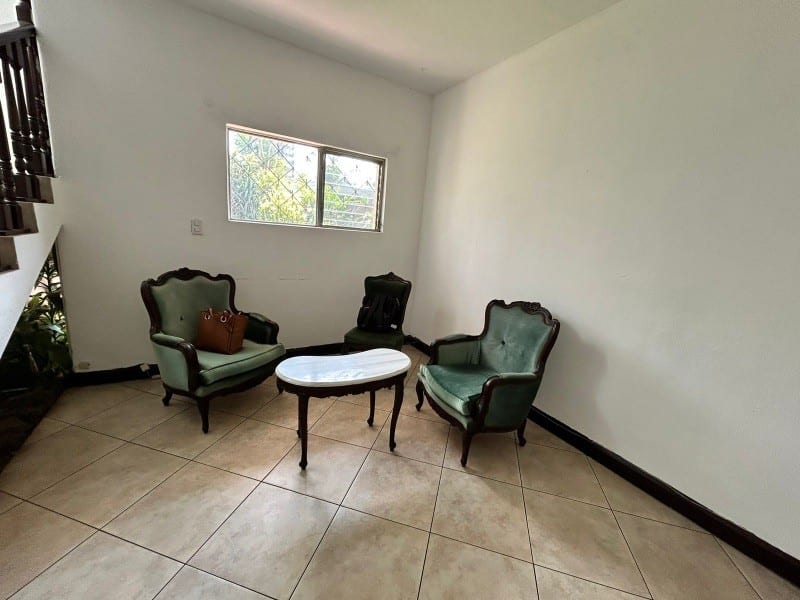 Casa en renta para vivienda u oficina zona 10 — foto 11 de 17