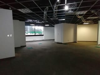 Oficina en renta ubicada en Murano Center zona 10 — miniatura 5 de 11