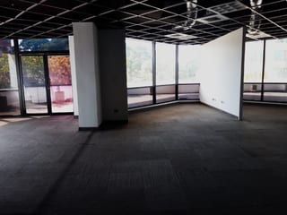 Oficina en renta ubicada en Murano Center zona 10 — miniatura 10 de 11