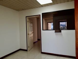 Oficina en renta en Edificio Murano Center zona 10 — miniatura 3 de 7