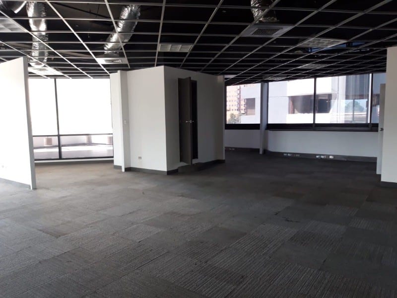 Oficina en renta ubicada en Murano Center zona 10 — foto 3 de 11