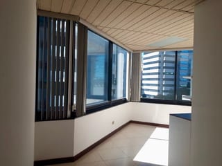 Oficina en renta en Edificio Murano Center zona 10 — miniatura 6 de 7