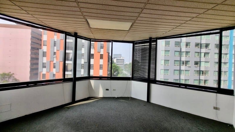 Oficina en renta Edificio Murano Center zona 10 — foto 3 de 7