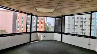 Oficina en renta Edificio Murano Center zona 10 — miniatura 3 de 7
