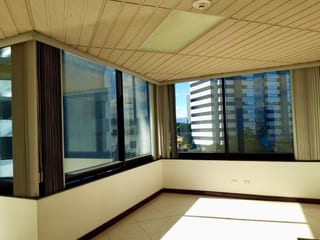 Oficina en renta en Edificio Murano Center zona 10 — miniatura 1 de 7