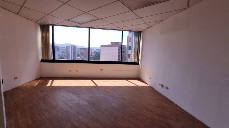 Oficina en renta en Edificio Murano Center zona 10 — foto 4 de 9