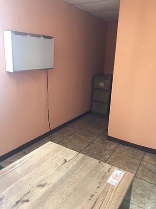 Local para oficina o clinica en zona 14 — miniatura 2 de 8