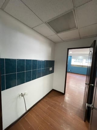 Oficina en renta edificio Torino zona 10 — miniatura 8 de 15