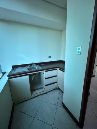Oficina en renta Edificio Europlaza zona 14 — miniatura 4 de 14