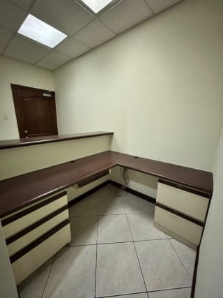 Oficina en renta Edificio Europlaza zona 14 — miniatura 2 de 14