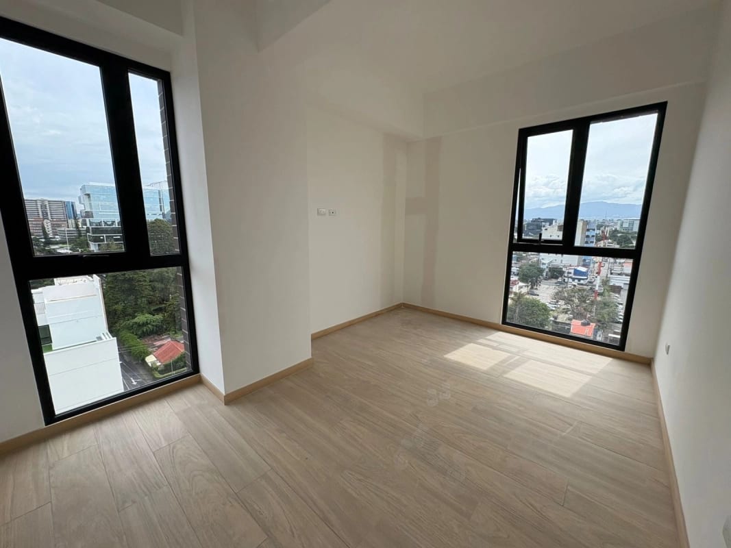 Apartamento en renta en Edificio de zona 10. Con cuarto de servicio! — foto 9 de 9