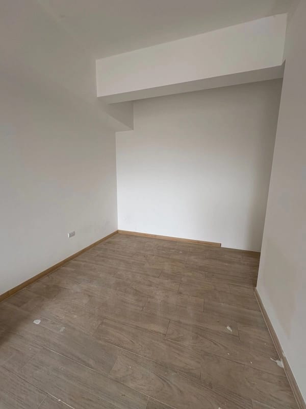 Apartamento en renta en Edificio de zona 10. Con cuarto de servicio! — foto 8 de 9