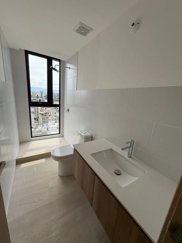 Apartamento en renta en Edificio de zona 10. Con cuarto de servicio! — foto 7 de 9