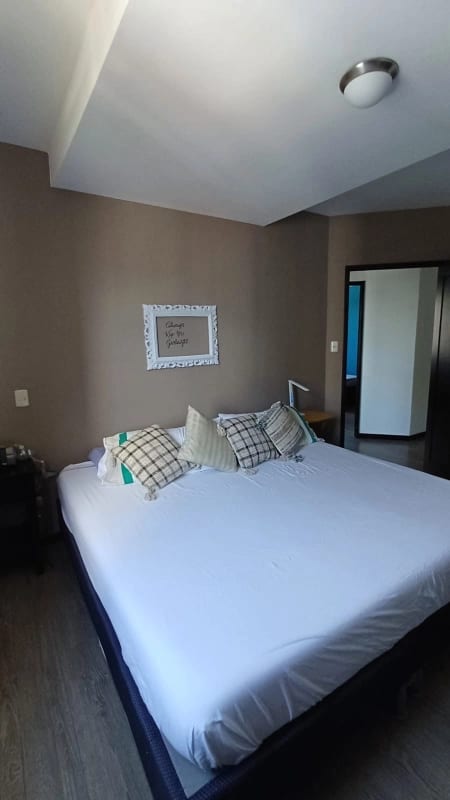 Apartamento amueblado en renta zona 10 — foto 4 de 10