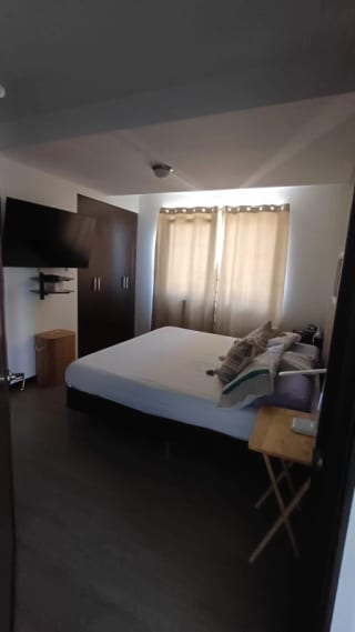 Apartamento amueblado en renta zona 10 — miniatura 3 de 10