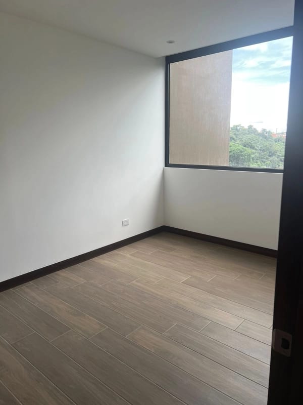 Apartamento en renta Spazio zona 15 — foto 2 de 10