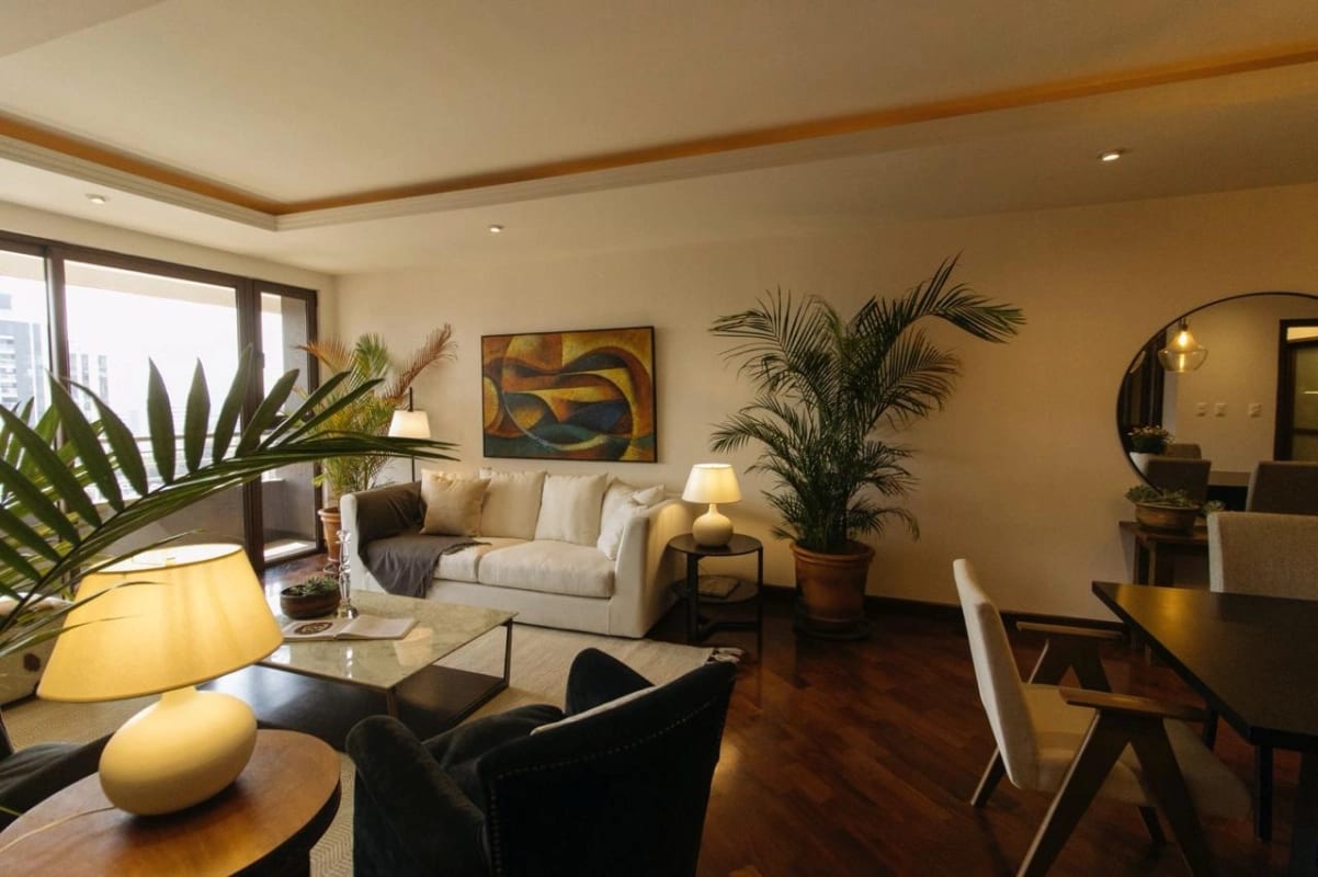 Apartamento amueblado en renta en zona 10 — foto 8 de 9
