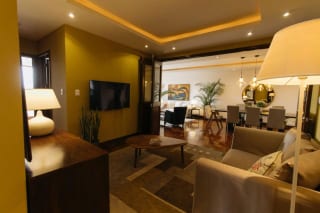 Apartamento amueblado en renta en zona 10 — miniatura 5 de 9