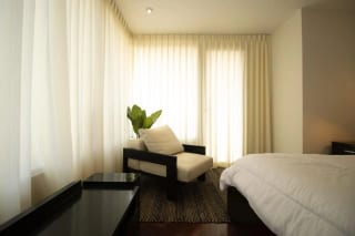 Apartamento amueblado en renta en zona 10 — miniatura 4 de 9