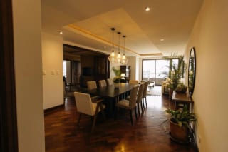Apartamento amueblado en renta en zona 10 — miniatura 2 de 9