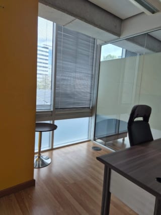 Oficina en renta Edificio Platina zona 10 — miniatura 2 de 17