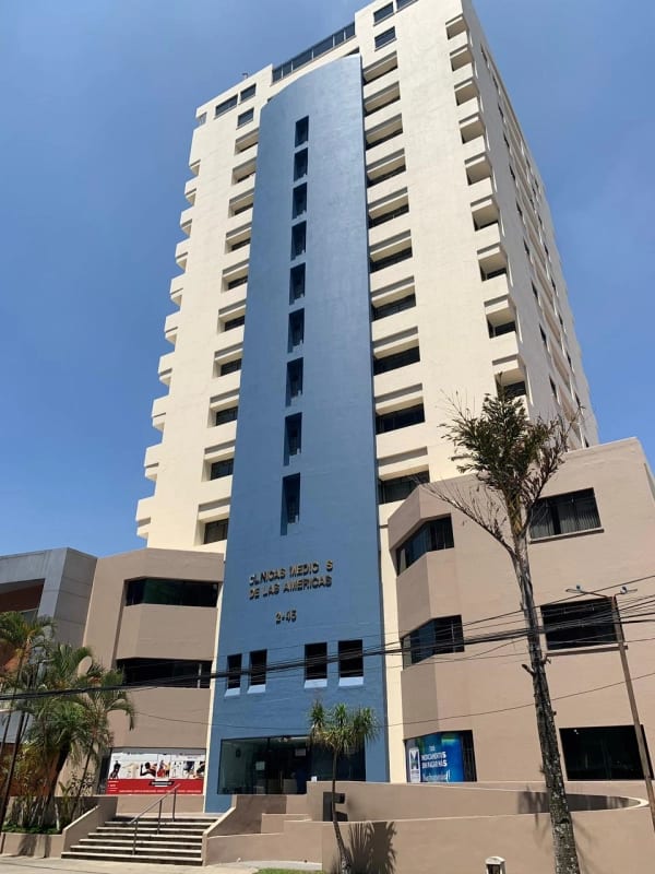 Clinica médica en Edificio Las Americas zona 14 — foto 1 de 8
