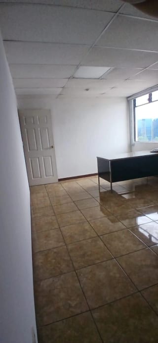 Clinica médica en Edificio Las Americas zona 14 — miniatura 7 de 8