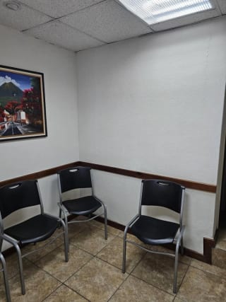 Clinica médica en Edificio Las Americas zona 14 — miniatura 4 de 8